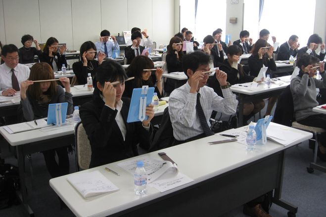 門川式 笑顔実践講座 ★接客プロ・企業向け:「笑顔だから儲かる」笑顔マジックを伝授!