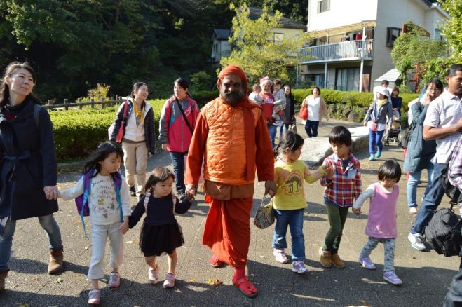 スワミジと公園で交流会