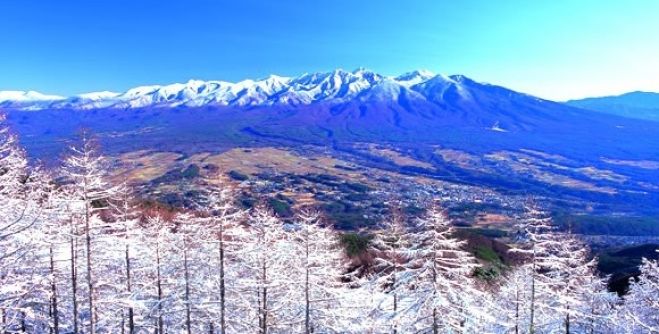 冠雪した八ヶ岳と南アルプスを「見に行く」ハイキングツアー 日向山と飯盛山