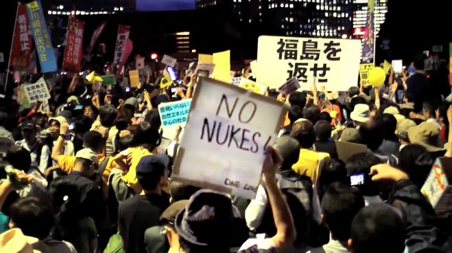 「首相官邸の前で」自主上映会