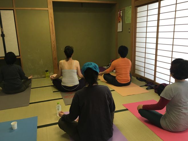 ワンコイン!週末朝ヨガ教室