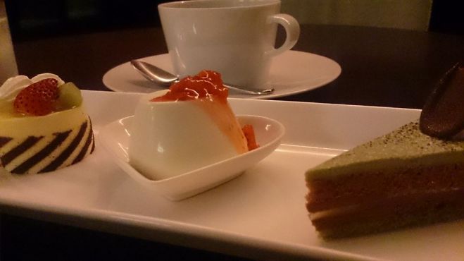 銀座のホテルラウンジで癒しカフェ会