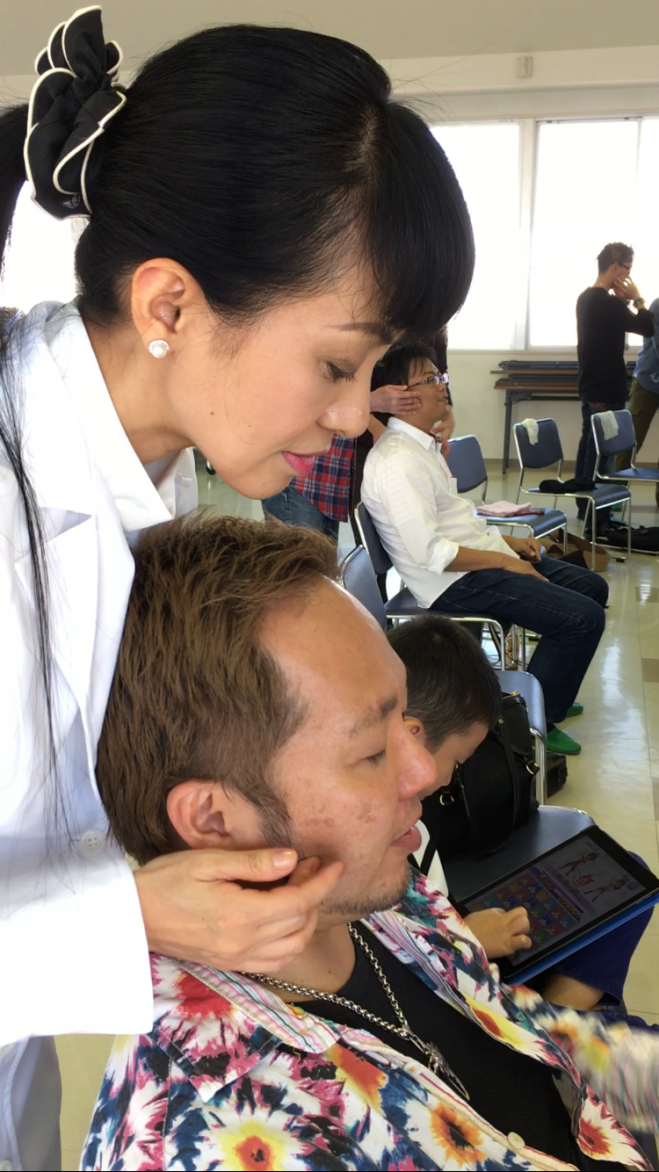 【大阪理容組合青年部理容師カフェ】小顔ストレッチセミナー