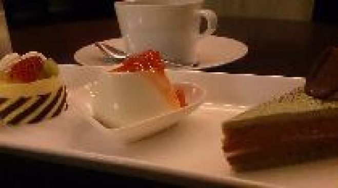 オシャレなカフェで爽やかな話のみをする朝カフェ☆