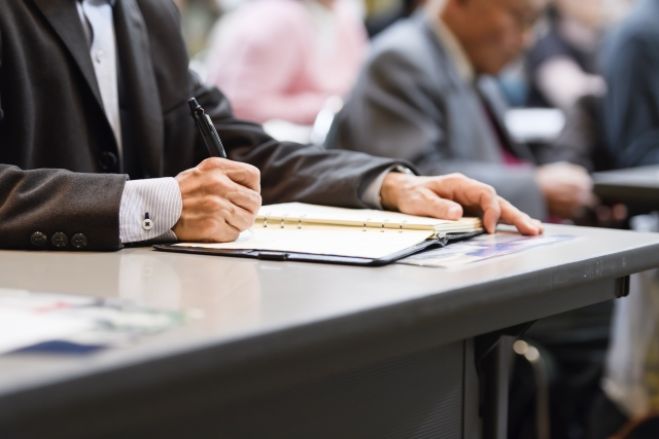 副業で収入をしっかりと得るためのセミナー