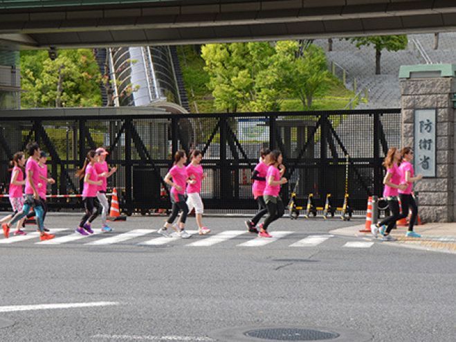 女子力防衛ラン 防衛省の周りをぐるっと走っちゃおう 皇居コースと並ぶ日本一安全なランニングコース 笑 16年7月30日 東京都 こくちーずプロ 女子力防衛ラン 防衛省の周りをぐるっと走っちゃおう 皇居コースと並ぶ日本一安全なランニングコース 笑 16年7月30日 東京都 こくちーずプロ